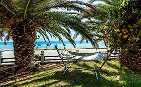 Nikiti Seaside Villas